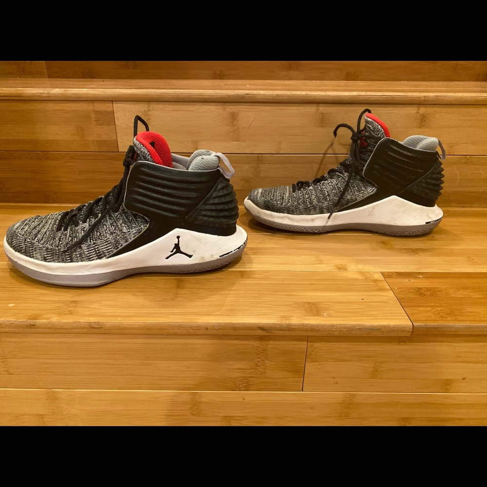 Air Jordan 32 “MVP” athletic shoes